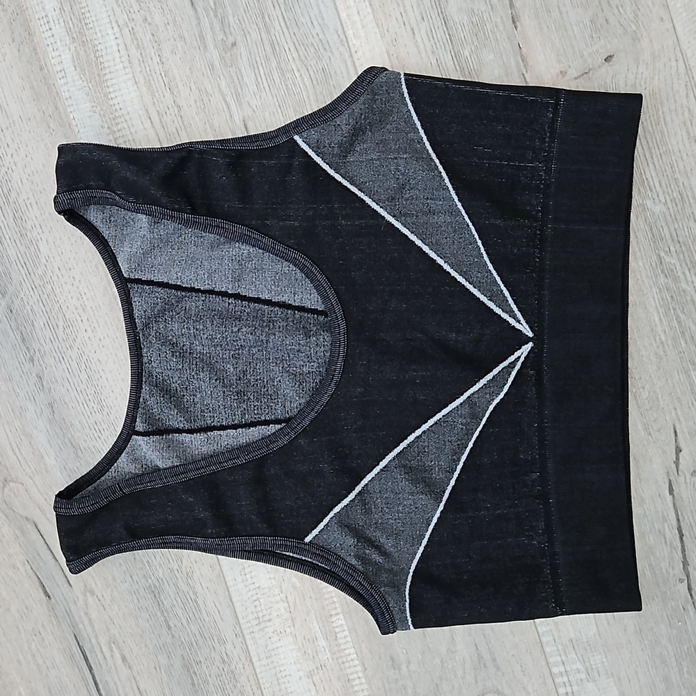 Women sport top size large